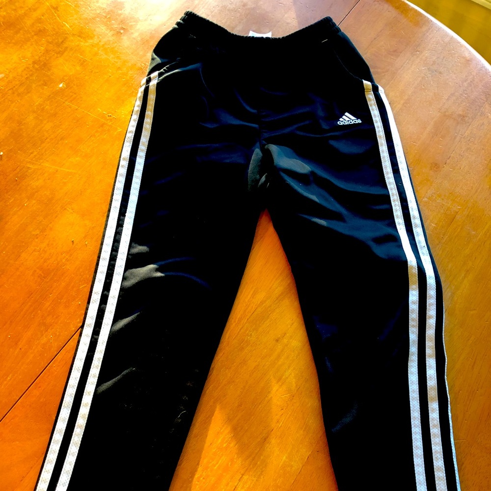 Adidas boys small slim fit sweat pants. Polyester size 7-8